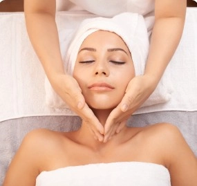 Mulher recebendo massagem